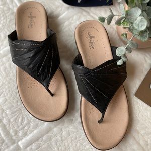 NEW / Clarks / Phoebe Pearl Thong Sandals